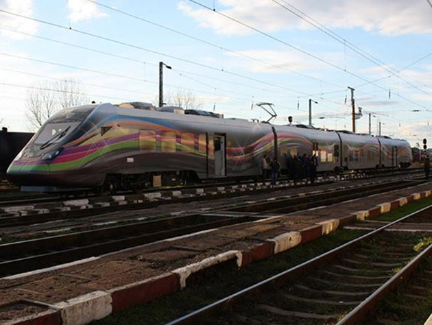 Cum arată trenul care va circula cu 200 km pe oră