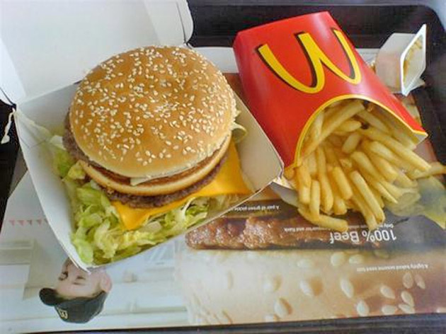 A slăbit 17 kilograme mâncând trei luni doar de la McDonald's