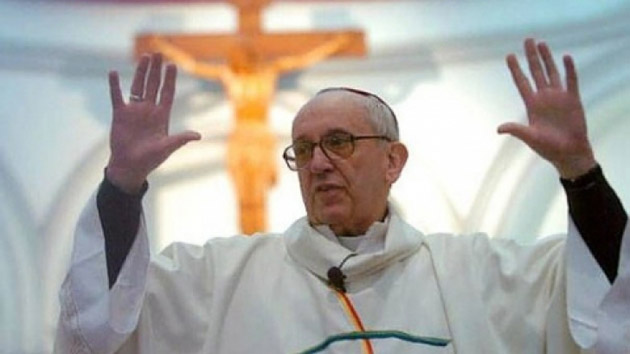 Papa Francisc califică Internetul drept "un dar de la Dumnezeu"