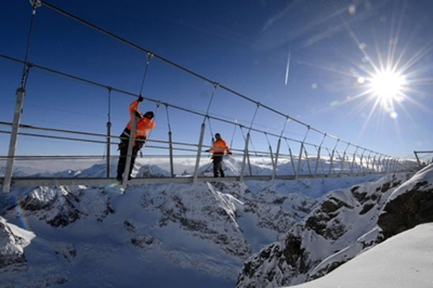 Cum arată podul suspendat la cea mai mare altitudine din Europa