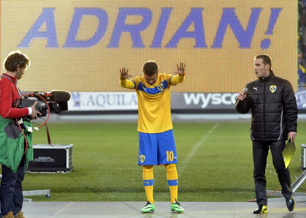 Nebunie pe stadionul din Ploieşti la prezentarea lui Mutu pe gazon
