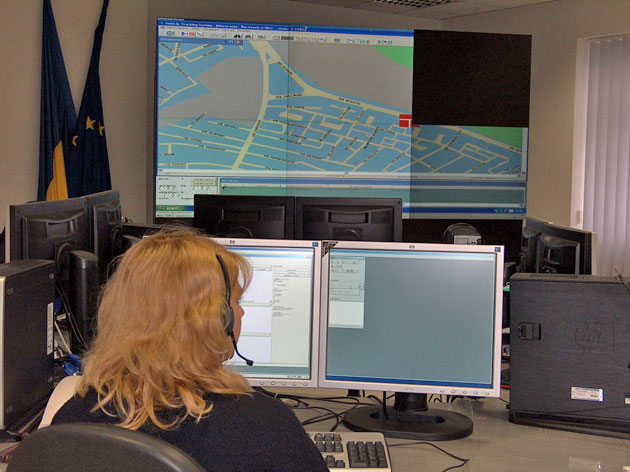 Trei din patru apeluri la 112 sunt false