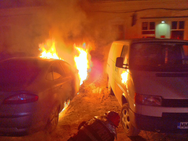 Incendiu la un autoturism Audi 80