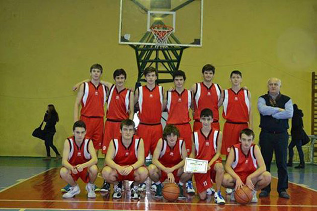Colegiul Eminescu, tare  şi la baschet băieţi