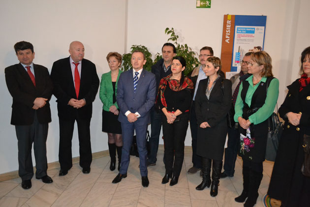 Cabinet de informatică ultramodern pentru eminenţii Sătmarului