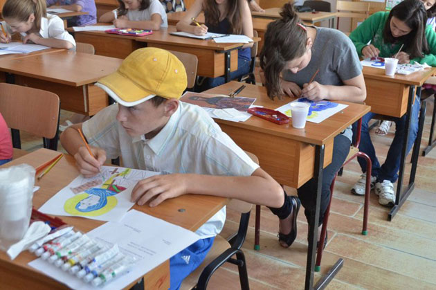 Zeci de copii cu dizabilităţi premiaţi la concursurile judeţene şi naţionale