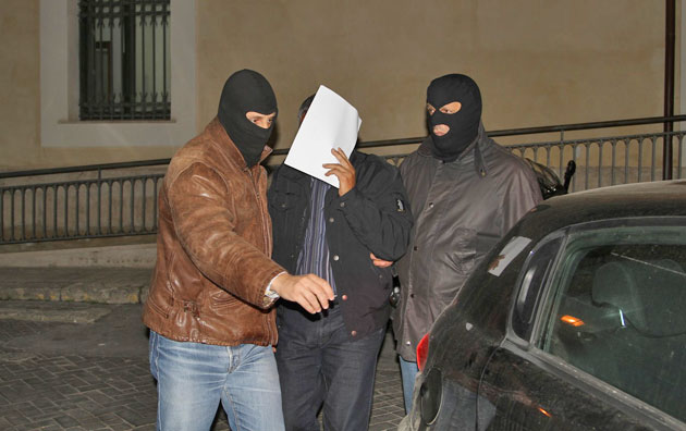 Bărbat sechestrat de patru tineri, pe care i-a păcălit  cu locuri de muncă