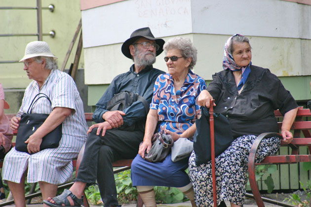 Zeci de mii de pensionari mai fericiţi