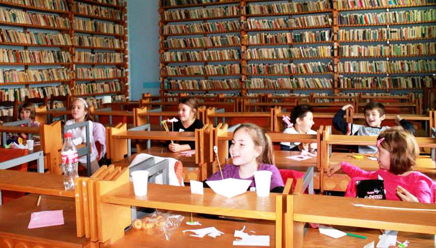 Atelier de teatru de umbre  la bibliotecă