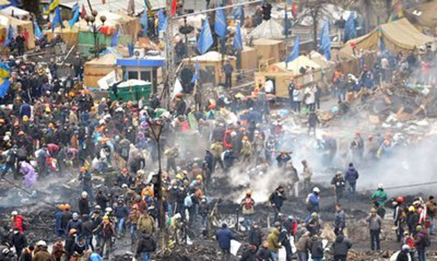 CRIZA DIN UCRAINA: Ianukovici a fost de acord cu alegeri anticipate, susţine premierul Poloniei