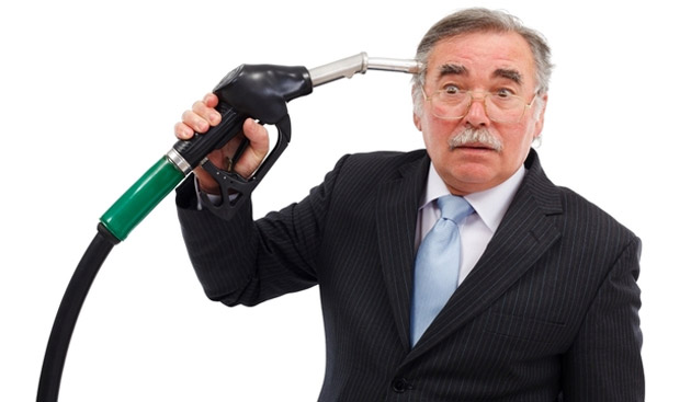 Cum să economiseşti mulţi bani cheltuiţi pe benzină