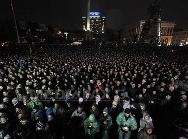 Parlamentul ucrainean a votat DEMITEREA preşedintelui şi alegeri ANTICIPATE la 25 mai