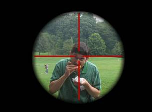 Mănânci sandwich-uri în parc? Amenda e 3.000 de lei!