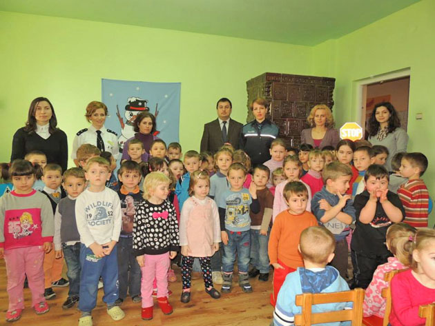 Copiii din Ardud şi Mădăras, pietoni pe strada copilăriei