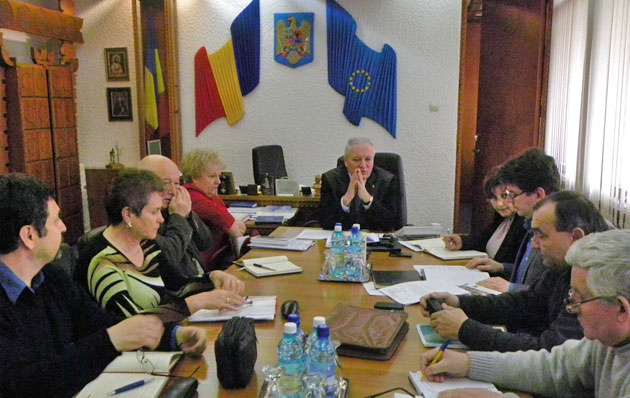 EKE a fost trasă de ureche