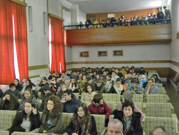 Elevii sătmăreni au asistat  la prezentări despre iubire