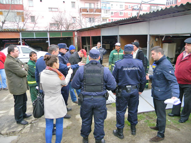 Demolare de garaje cu scandal