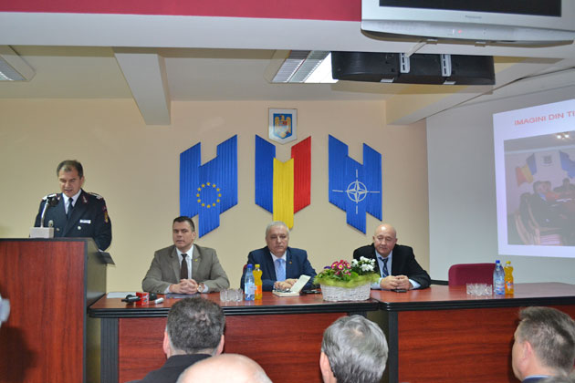 Trei pompieri sătmăreni avansaţi în grad de Ziua Protecţiei Civile