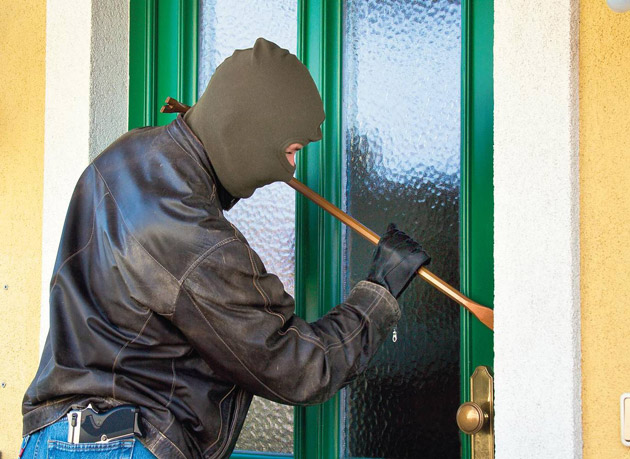 Tăşnadul, terorizat de hoţii din locuinţe