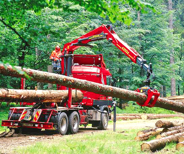 Bărbat strivit de braţul unei macarale într-un accident de muncă