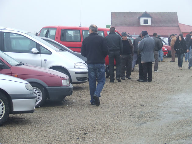 Piaţa de maşini, promenadă de duminică