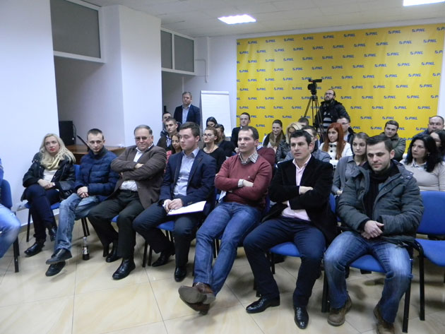 Simpozion al tinerilor liberali sătmăreni  despre politică şi mass-media