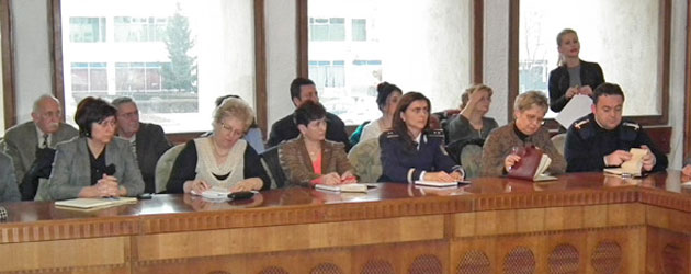 Prefectul Avram le cere instituţiilor să comunice cu cetăţenii