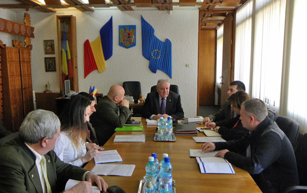 Prefectul Avram cere o situaţie clară a drumurilor forestiere