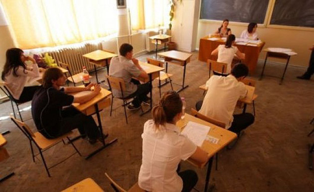 Elevii din clasele terminale, în febra simulărilor