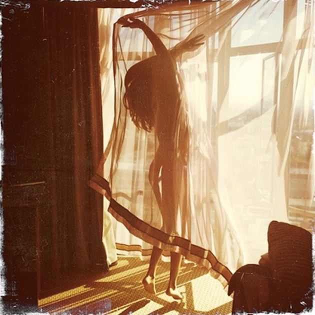 Justin Bieber a pozat-o goală pe Selena Gomez