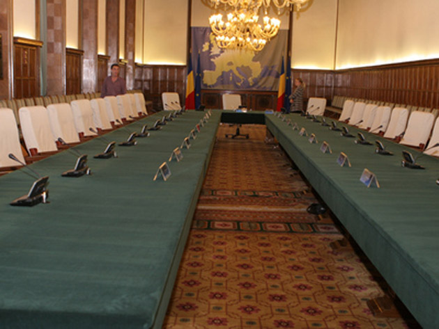 Situaţia legată de învestirea noului Guvern rămâne incertă, după o zi plină de declaraţii