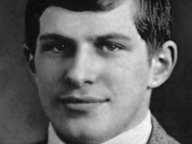 Cel mai inteligent om din lume! N-avea nici 2 ani şi citea ziare!