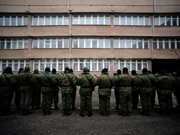 TENSIUNE în Crimeea: Miliţiile proruse ocupă sediul marinei ucrainene din Sevastopol