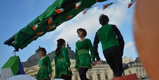 Circulaţie restricţionată, care alegorice şi degustare de bere, duminică, la parada St.Patrick's Day