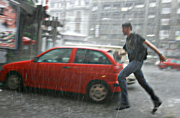 VREMEA. Alertă de ploi şi vijelii. Avertizare de instabilitate atmosferică emisă de ANM