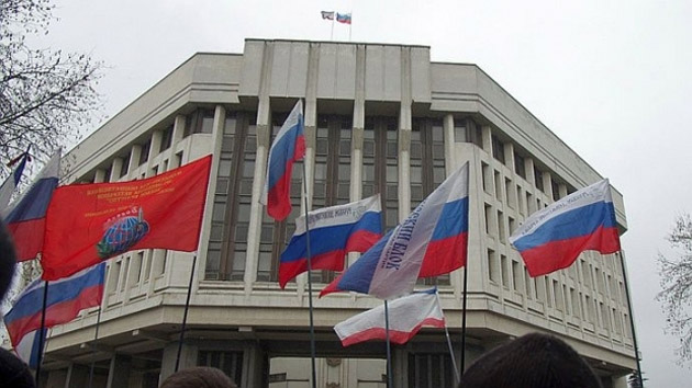 Parlamentul Crimeei a votat pentru ALIPIREA la Rusia