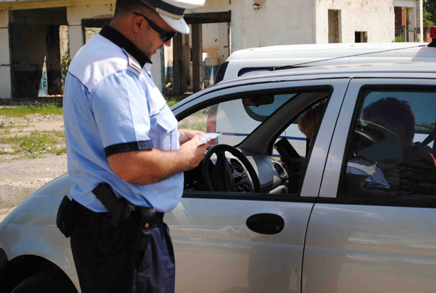 Prinşi băuţi şi fără permis la volan