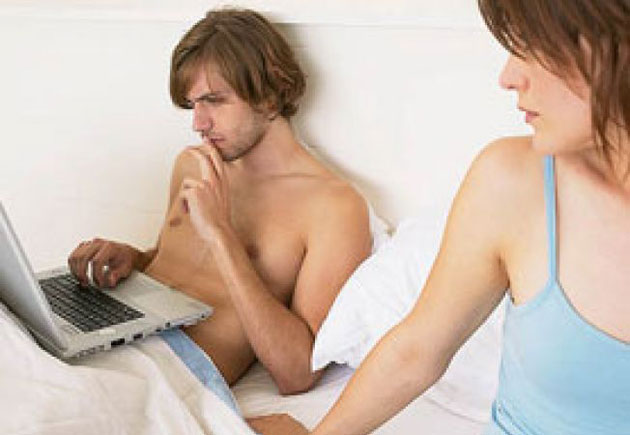 Parteneri de sex agăţaţi pe net