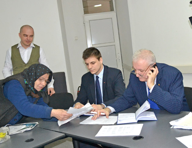 Ameninţată cu moartea în propria ogradă