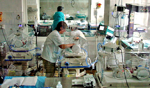 Bebeluş desfigurat, internat la Spitalul Judeţean