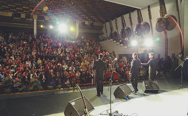 Spectacol incendiar de 8 Martie