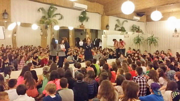 Sute de elevi preveniţi împotriva abuzurilor sexuale