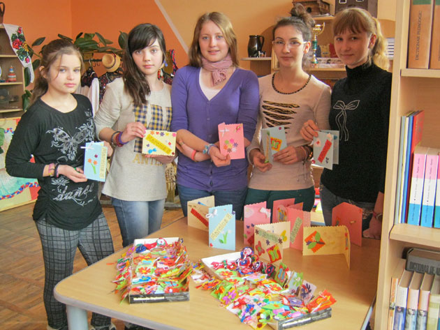 Elevii din Halmeu, alături de copiii străzii