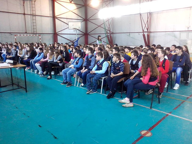 Circa 200 de elevi preveniţi despre abuzurile sexuale