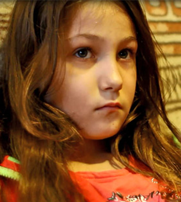 Emese zâmbeşte din nou