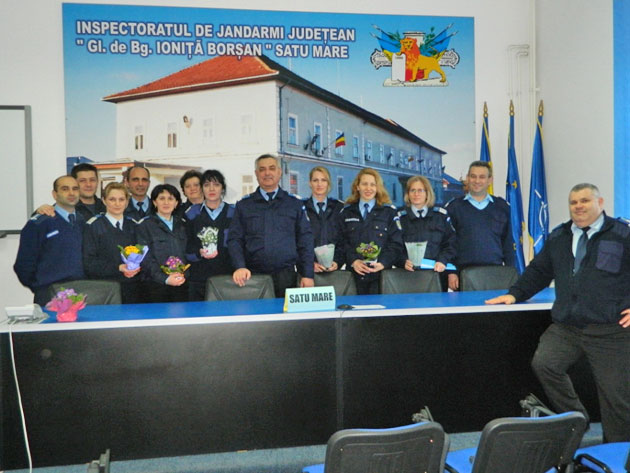 Jandarmeriţele sătmărene,  recompensate cu flori de colegi