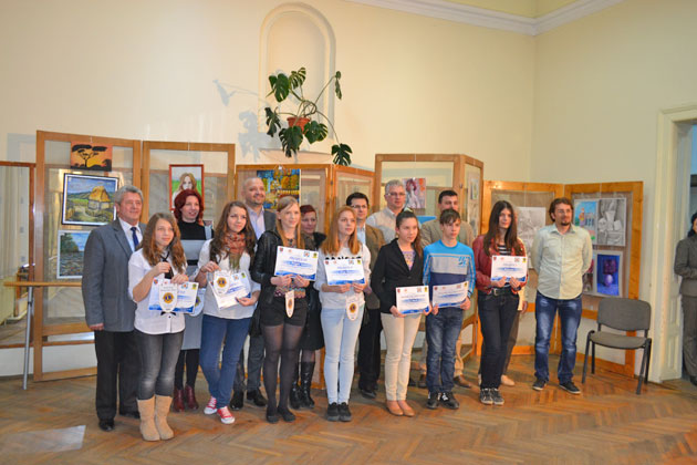 Flavia Mateşan şi Cristina Fiat,  locul I la Concursul de Arte Plastice