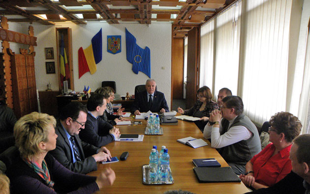 Profesorii îşi primesc drepturile câştigate  în instanţă în martie şi aprilie