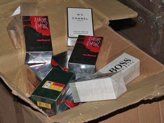 Reţea de traficanţi de parfumuri, anihilată de DIICOT