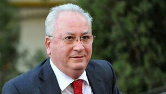 Dialog pe holul Senatului - Haşotti către Moga: Eu când citeam Machiavelli, tu citeai Scufiţa Roşie